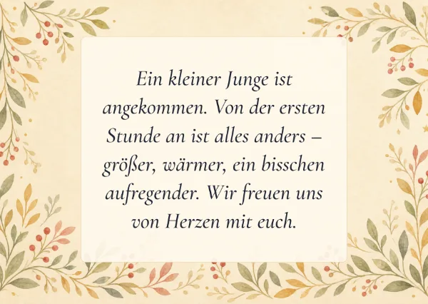Spruchkarte: Ein kleiner Junge ist angekommen. Von der ersten Stunde an ist alles anders – größer, wärmer, ein bisschen aufregender. 